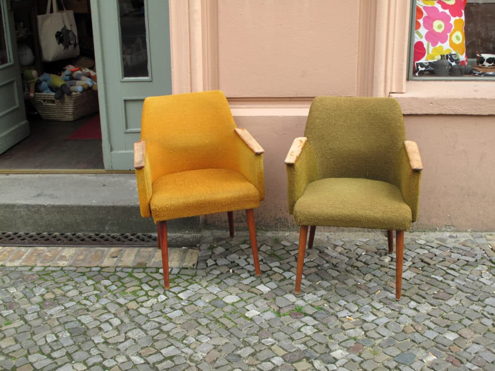 Two vintage armchairs in front of a vintage furniture store in Berlin, Germany. (Getty Images)
