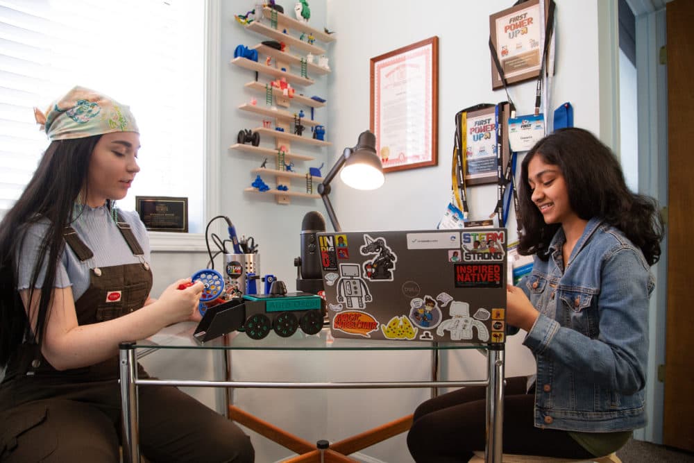 Danielle Boyer and mentee Vinaya Gunasekar build robots together at The STEAM Connection. (Courtesy of Danielle Boyer)
