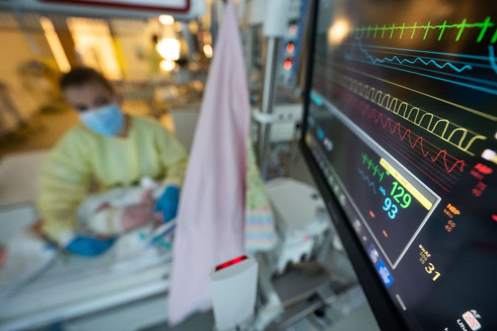 25 November 2021, Baden-Wuerttemberg, Stuttgart: An intensive care nurse cares for a patient suffering from respiratory syncytial virus (RS virus or RSV) who is being ventilated in the children's intensive care unit of the Olgahospital in Stuttgart. Photo: Marijan Murat/dpa (Photo by Marijan Murat/picture alliance via Getty Images)