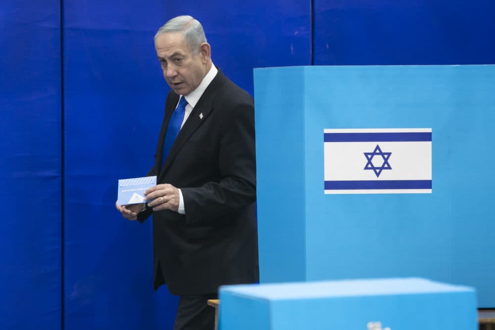 Former Israeli Prime Minister and Likud party leader Benjamin Netanyahu casts his vote in the Israeli general election. (Amir Levy/Getty Images)