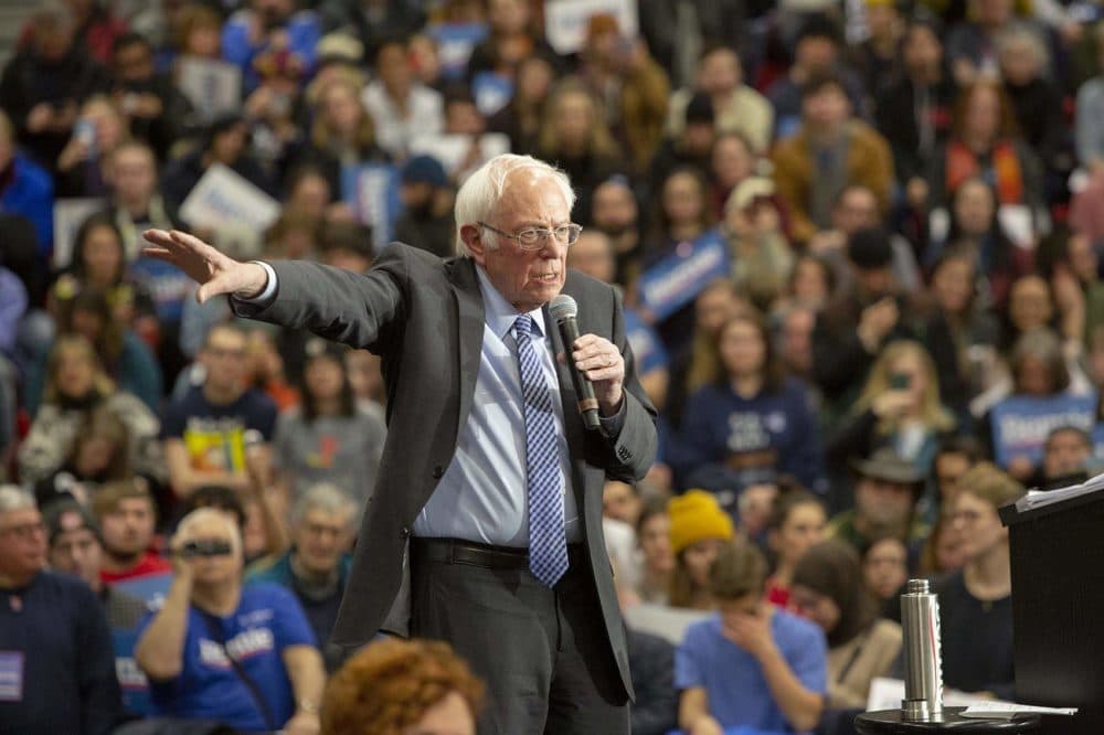 Bernie Sanders addresses the crowd at Keene State College in 2000. (Robin Lubbock/WBUR)