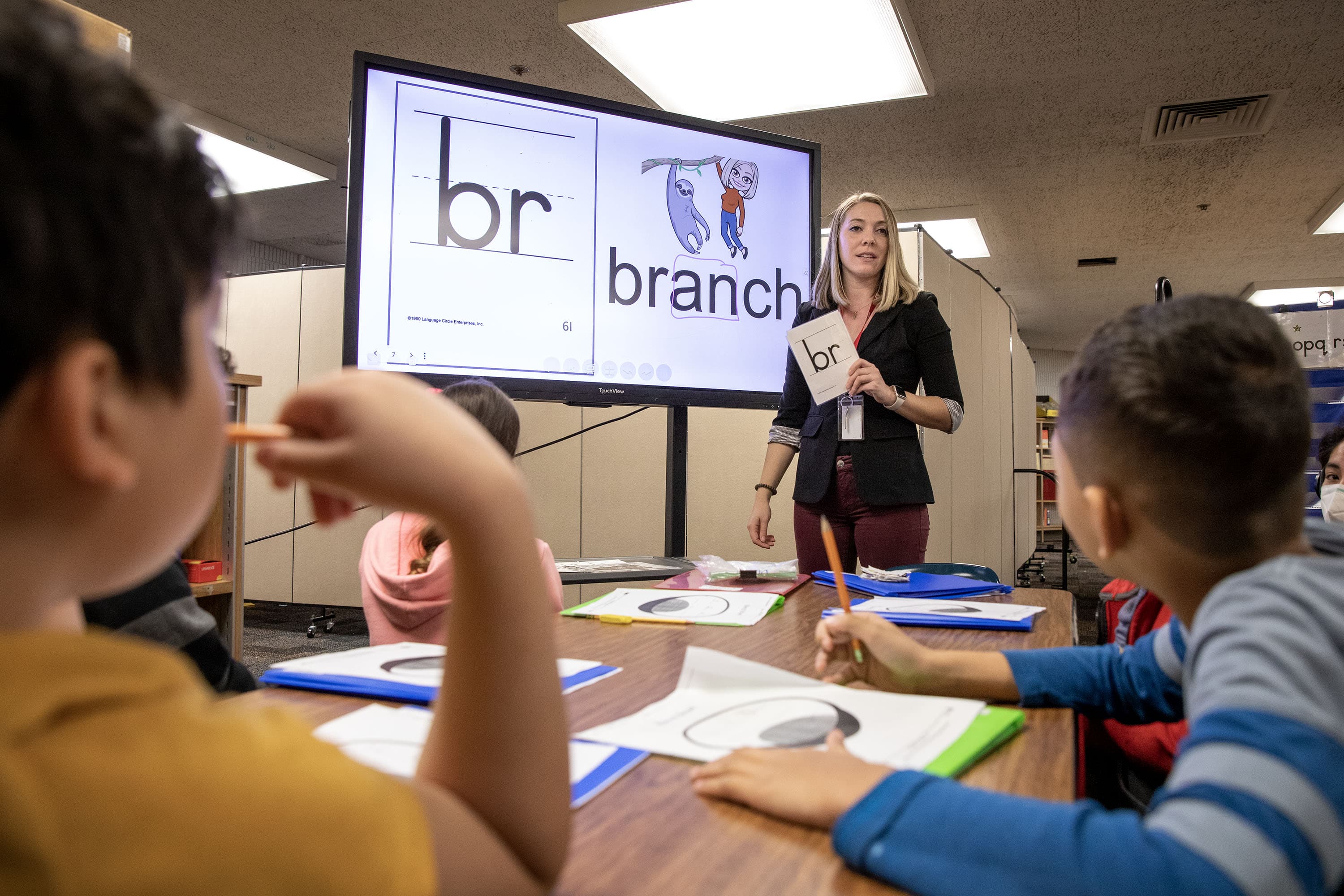 Third-grade teacher Audra Lessard coaches her students on words starting with &quot;br&quot; as part of a phonics lesson at the Sumner G. Whittier School in Everett. (Robin Lubbock/WBUR)