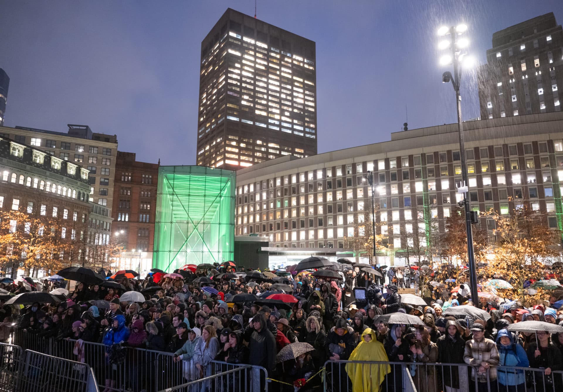 A general view of gathered crowds as Prince William and Catherine formally kick off Earthshot celebrations by lighting up Boston City Hall on November 30, 2022 in Boston, Massachusetts.(Samir Hussein/WireImage)