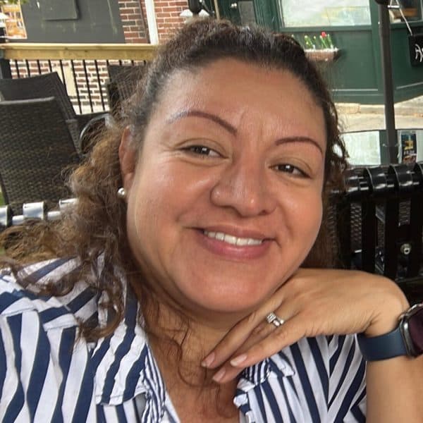 Headshot of Sara Vasquez