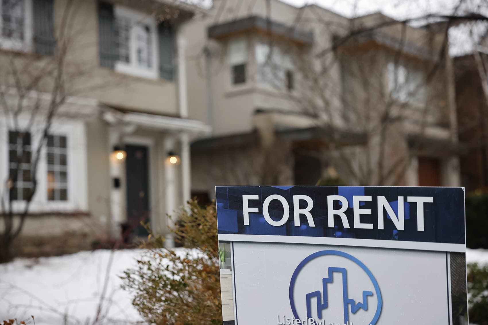 A &quot;for rent&quot; sign. (Lance McMillan/Toronto Star via GettyImages)