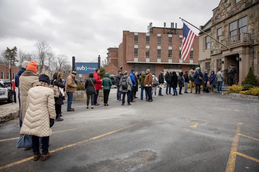 People wait in line outside the Silicon Valley Bank branch in Wellesley. (Robin Lubbock/WBUR)