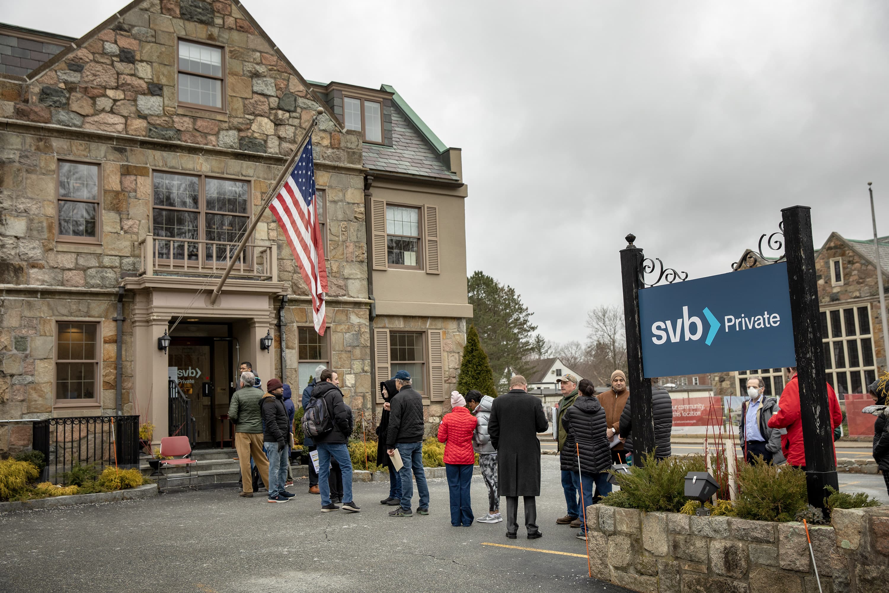 People wait in line outside Silicon Valley Bank in Wellesley. (Robin Lubbock/WBUR)