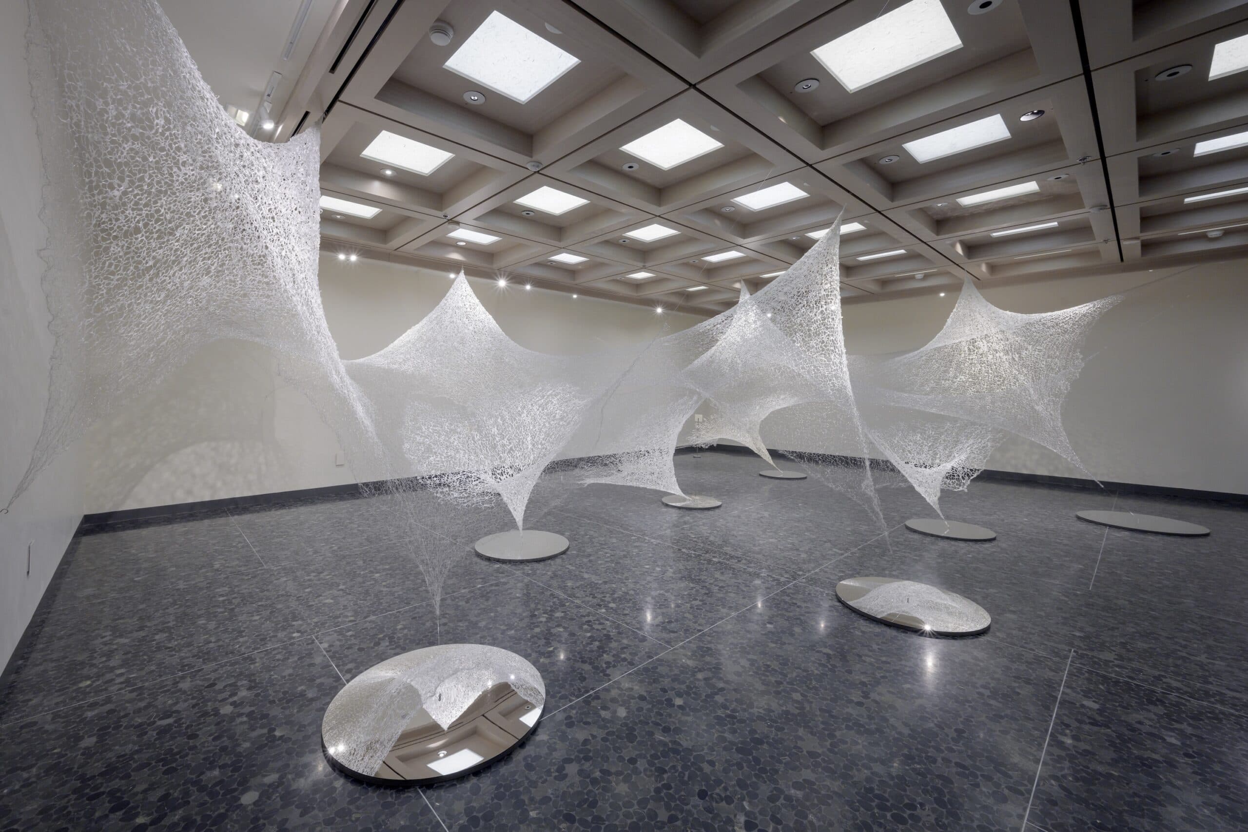 Agano Machiko, "Untitled," 2004. Fishing line, stainless steel wire, kozo paper and acrylic mirrors. (Courtesy the artist)
