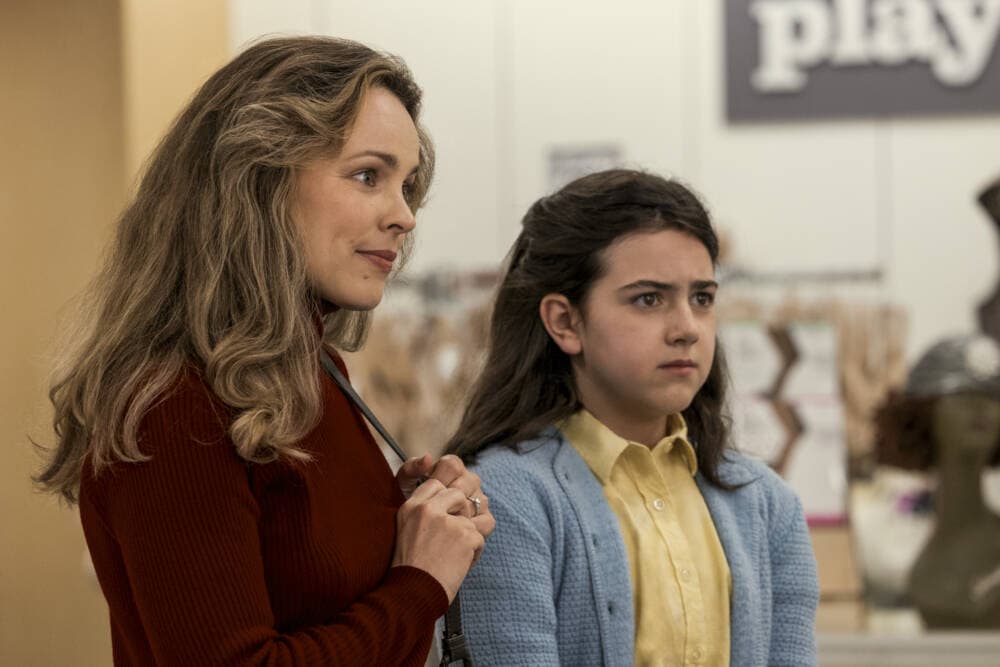 Rachel McAdams as Barbara Simon and Abby Ryder Fortson as Margaret Simon in "Are You There God? It’s Me, Margaret." (Dana Hawley/Lionsgate)