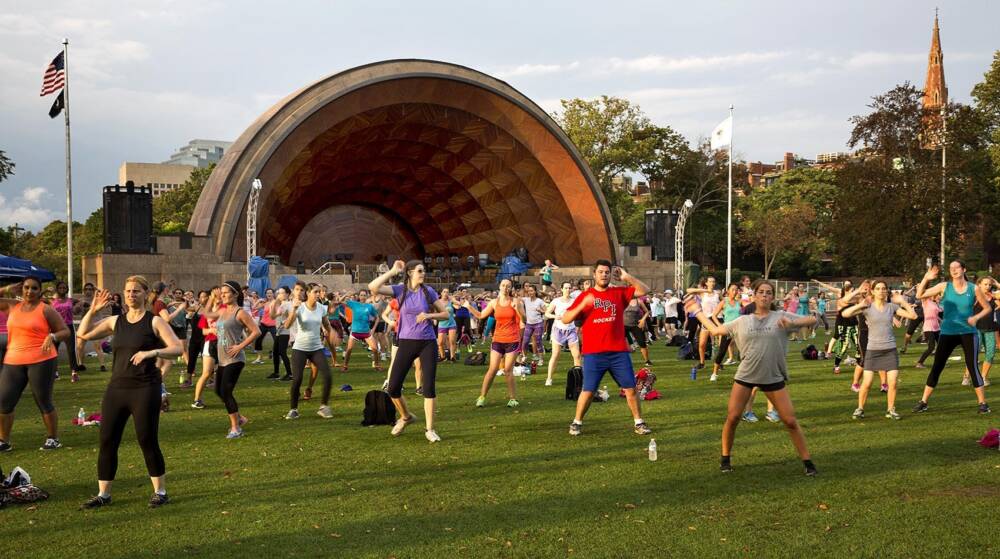 A Tuesday evening Zumba class at Boston's Hatch Memorial Shell. (Robin Lubbock/WBUR)