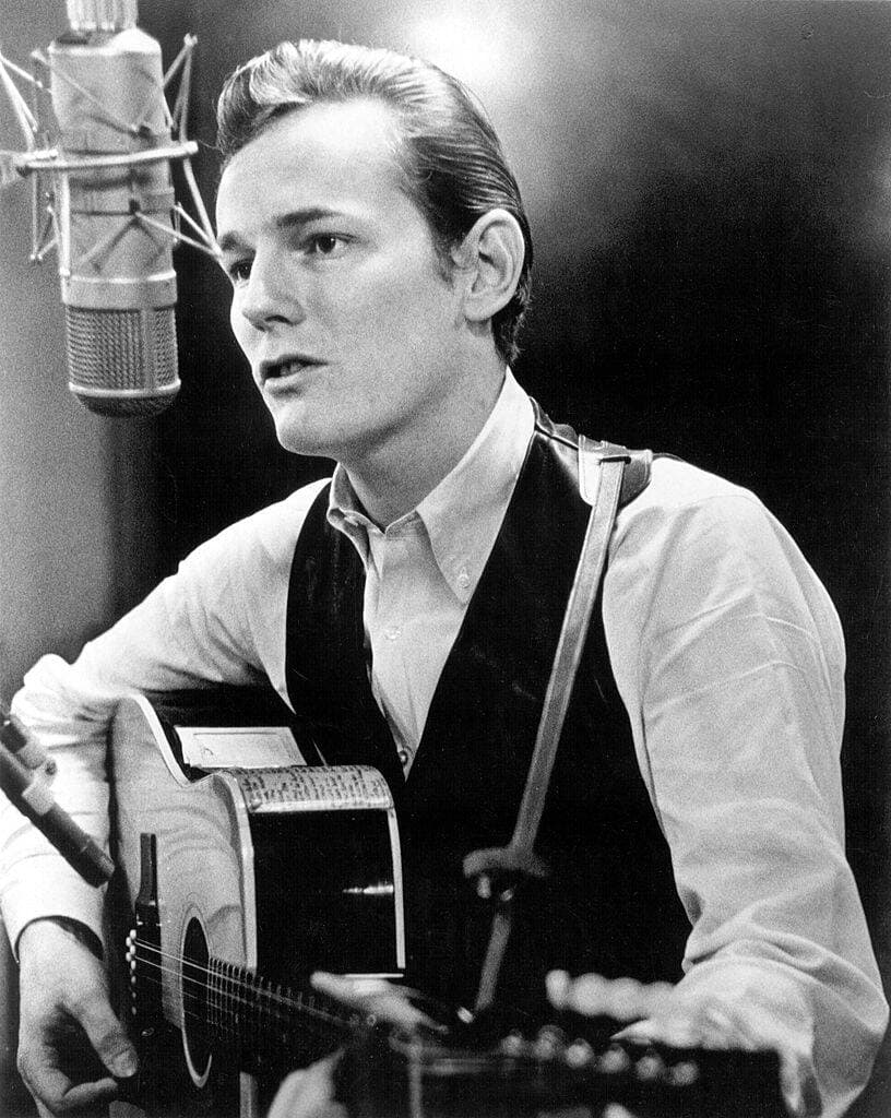 Portrait of Gordon Lightfoot circa 1965. (Photo by Michael Ochs Archives/Getty Images