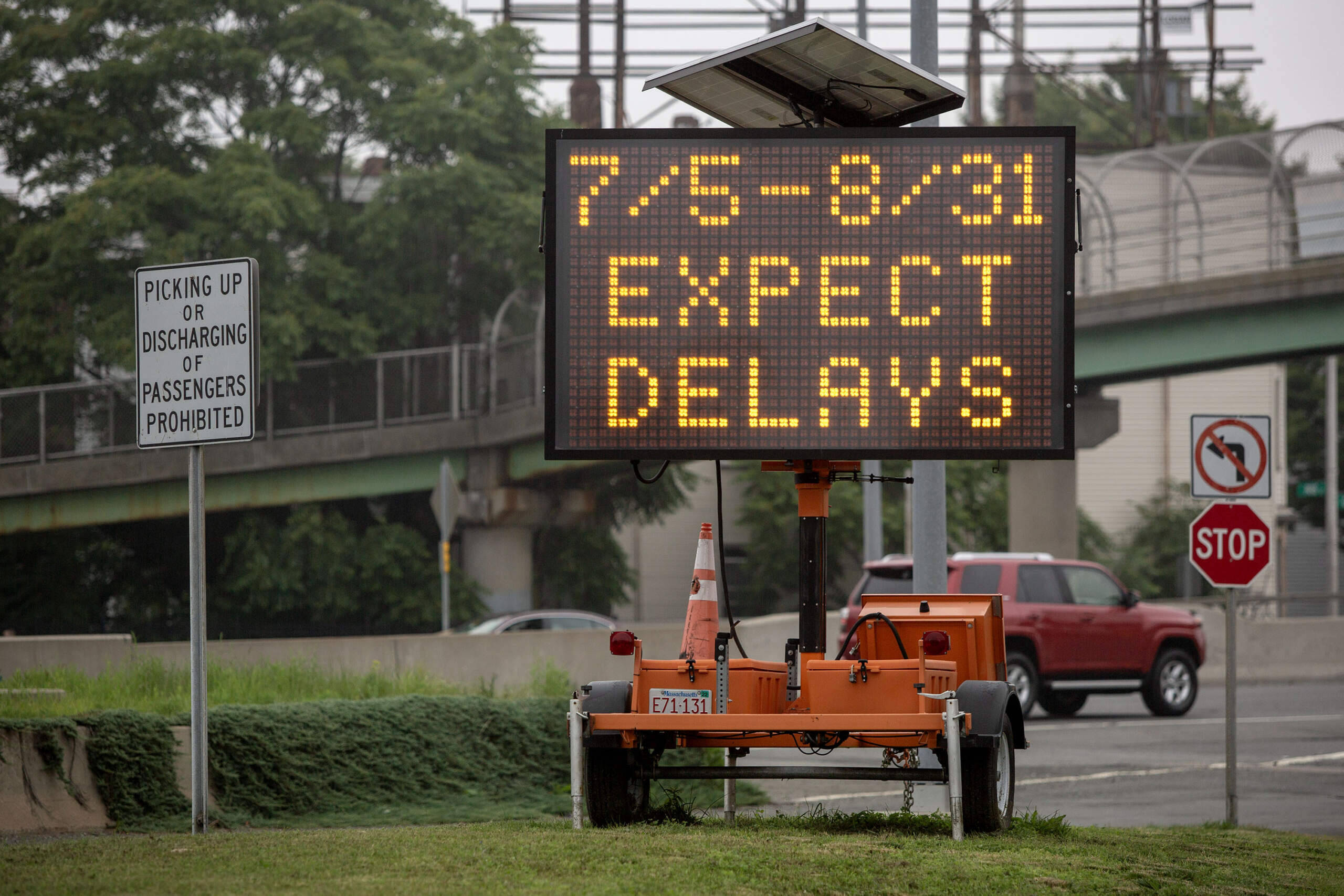 A sign near the Sumner Tunnel entrance warn drivers to expect delays this summer. (Robin Lubbock/WBUR)