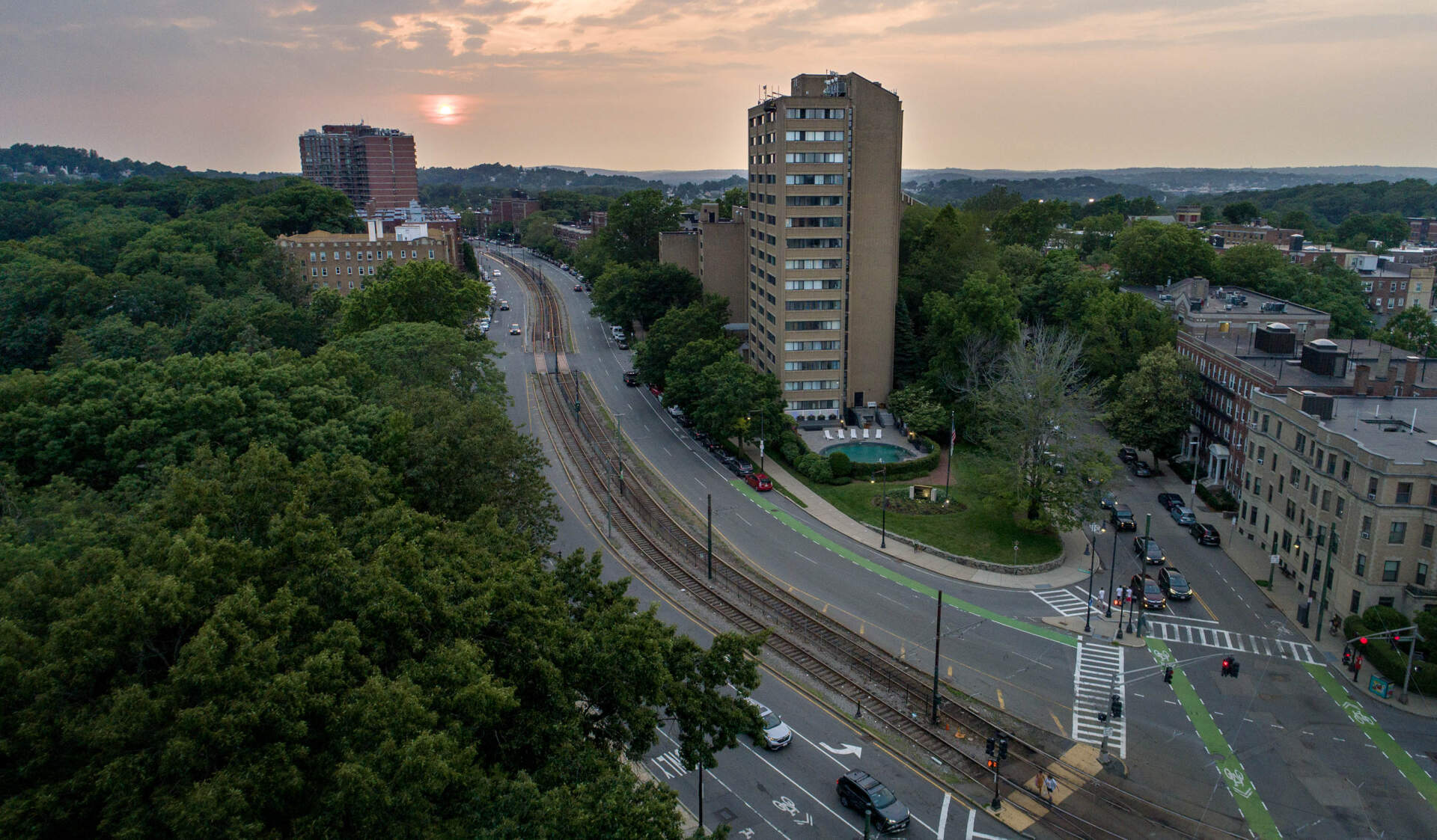 A summer evening on Commonwealth Avenue in Brighton. (Robin Lubbock/WBUR)