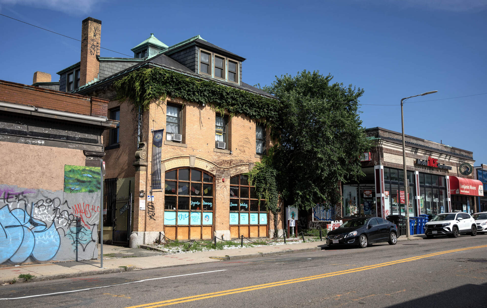 The Brazilian Worker Center on Harvard Avenue in Boston. (Robin Lubbock/WBUR)