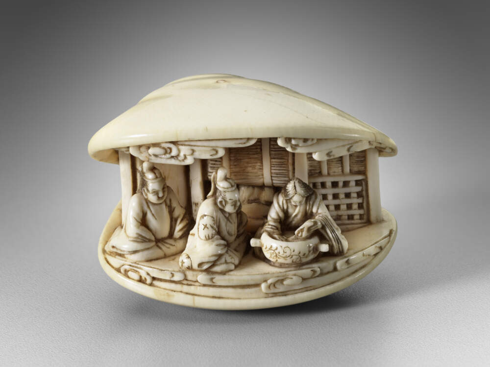 Shûôsai Hidemasa made this Japanese netsuke clam shell, titled &quot;Clam-shell with the Vindication of Ono No Komachi,&quot; in the early 19th century. (Courtesy Museum of Fine Arts, Boston)