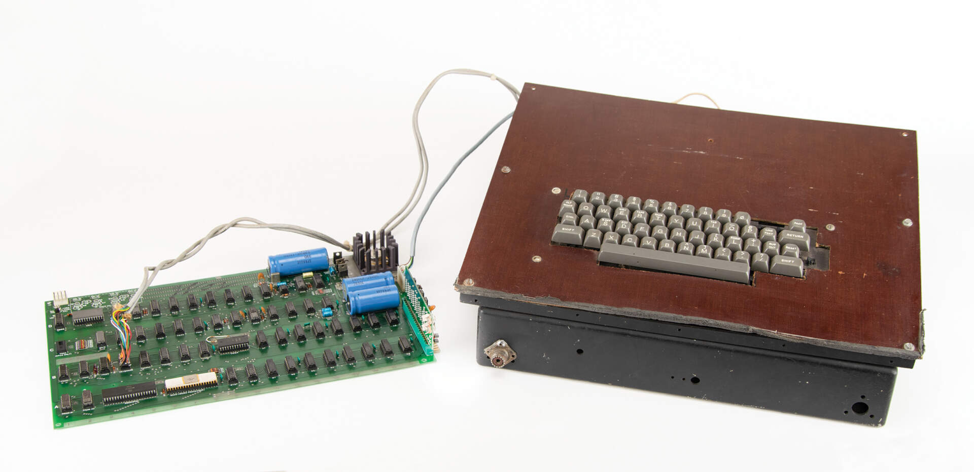 Boston auction house sells vintage computer that helped launch the ...