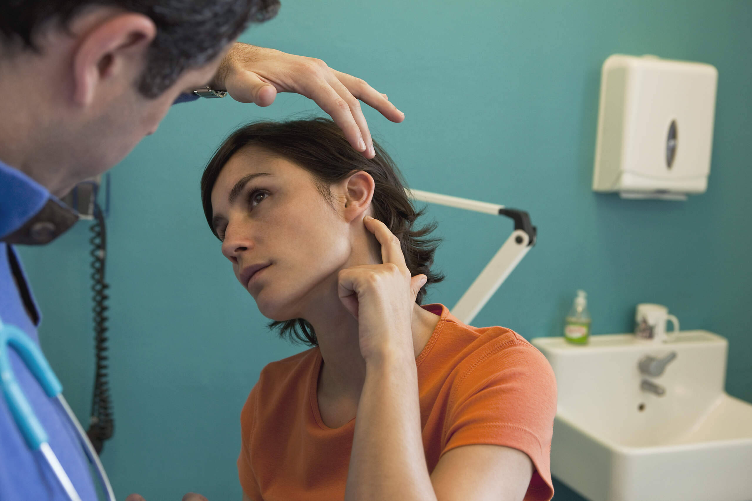 When the ringing finally stops: A new device helps distract patients ...