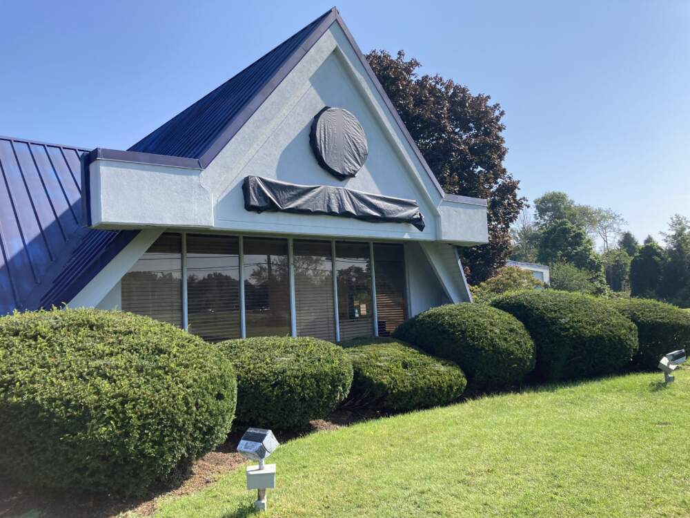 Massachusetts officials have increasingly turned to motels and hotels like this one to add shelter capcacity during an increase in family homelessness. (Gabrielle Emanuel/WBUR)