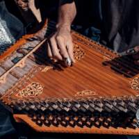 The qanun is related to the psaltery, dulcimer and zither. (Courtesy of Çağın KARGI)