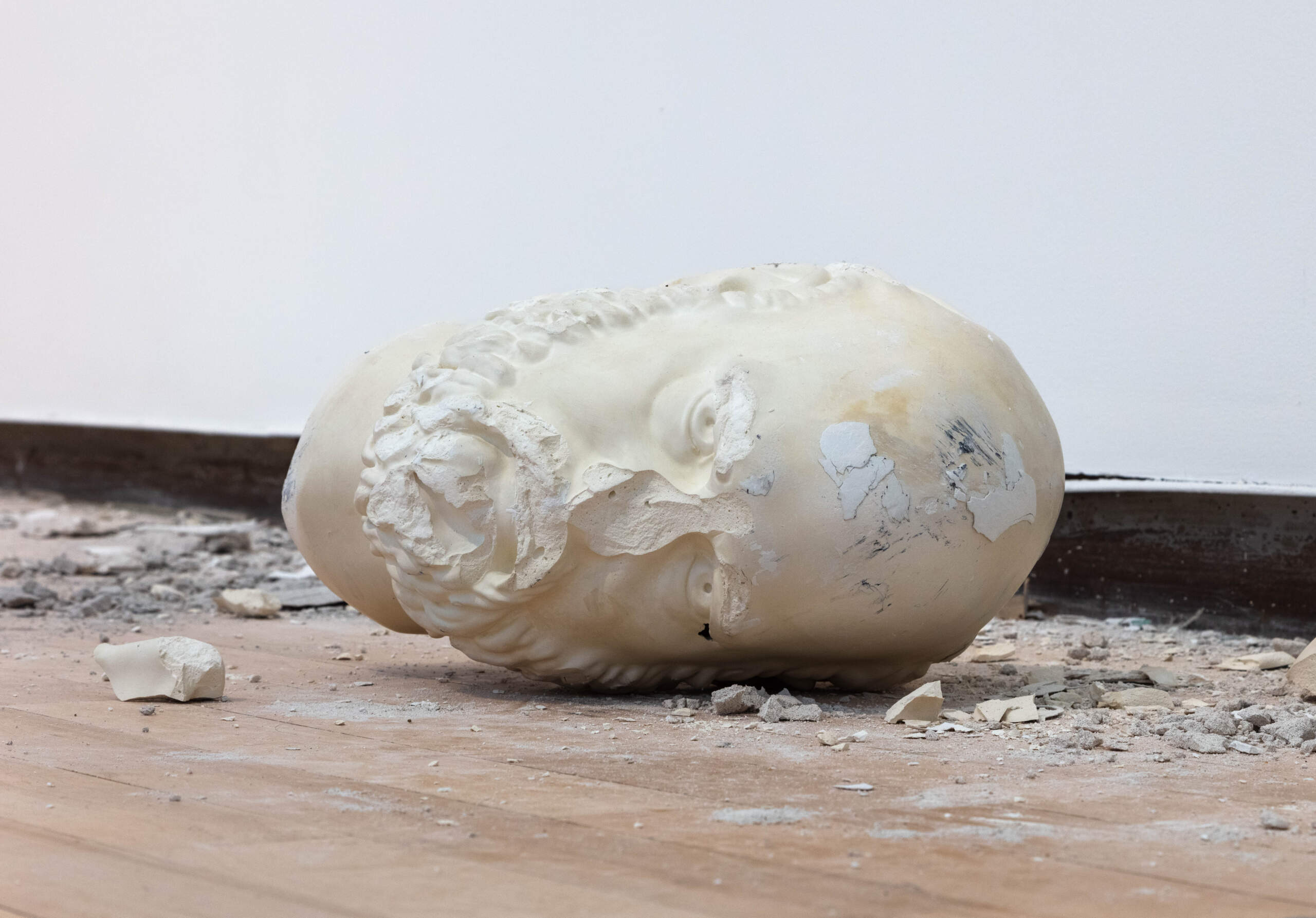 Joseph Grigely, "Between the Walls and Me," 2023. (Courtesy of the artist, Krakow Witkin, Boston, MA and Air de Paris, Romainville, France; photo by Jon Verney Photography)