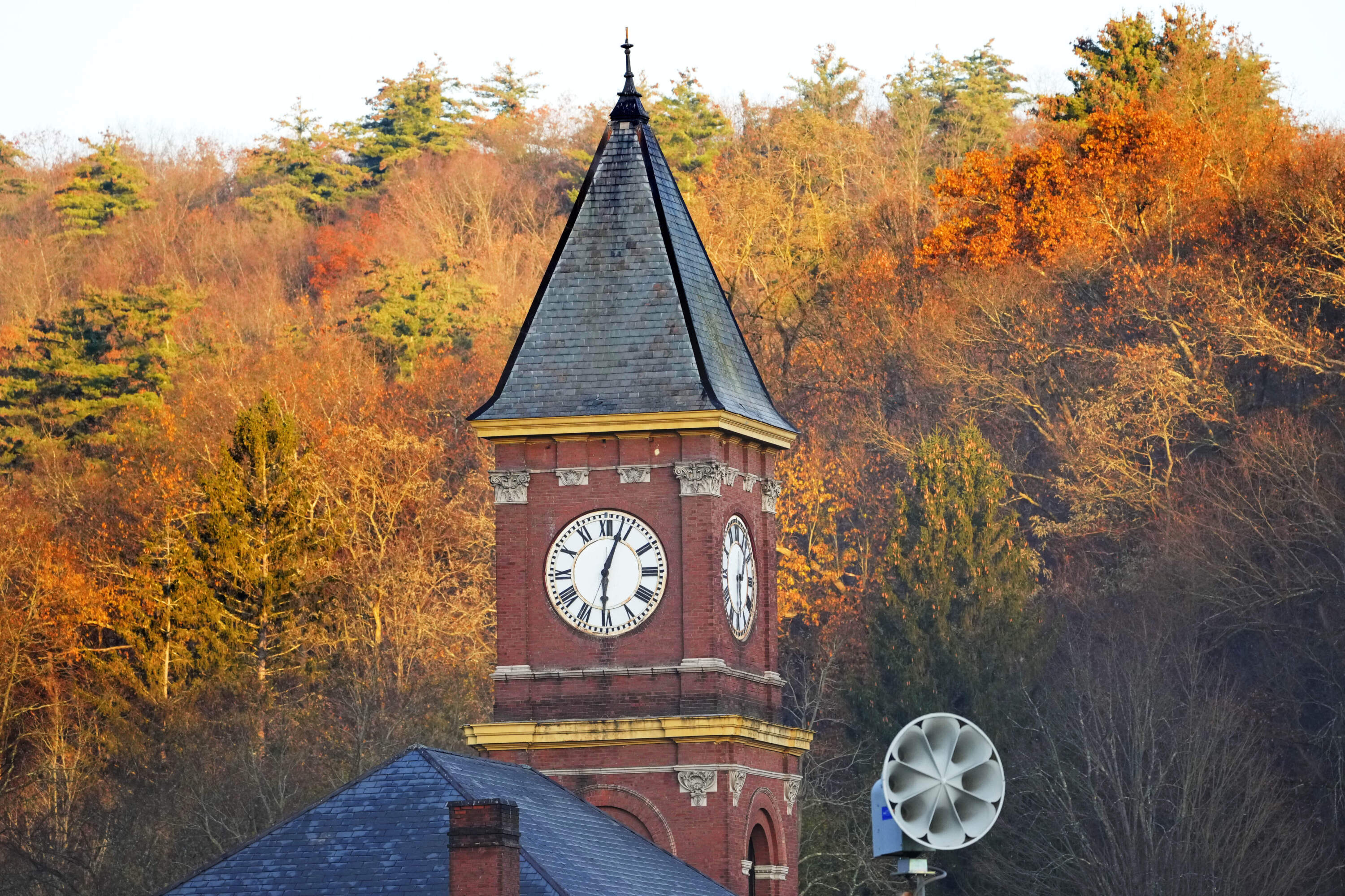 The broken clock on Town Hall in Hinsdale. (Robert F. Bukaty/AP)