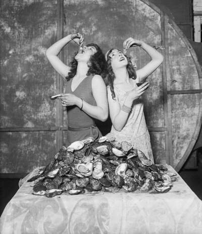 In the 1920s Lois and Ruth Waddell devoured 204 oysters between them, making them the winners of an oyster eating contest. (Getty Images)