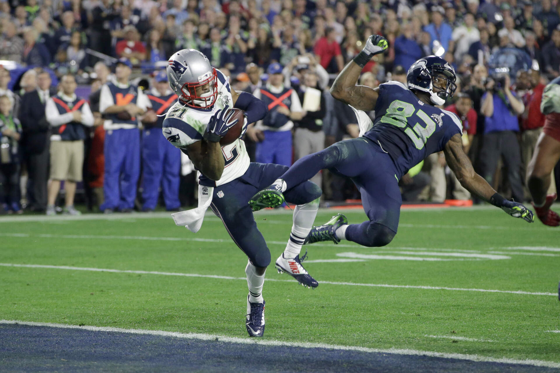 New England Patriots cornerback Malcolm Butler intercepts a pass intended for Seattle Seahawks wide receiver Ricardo Lockette during the second half of NFL Super Bowl XLIX football game Sunday, Feb. 1, 2015, in Glendale, Ariz. (AP Photo/Kathy Willens)