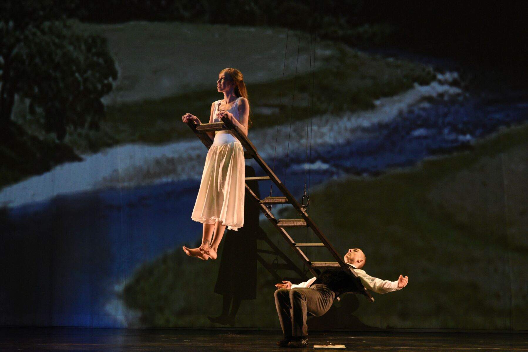 MOMIX presents “Alice,” inspired by Lewis Carroll’s “Alice in Wonderland.” (Courtesy Equilibre Monaco)