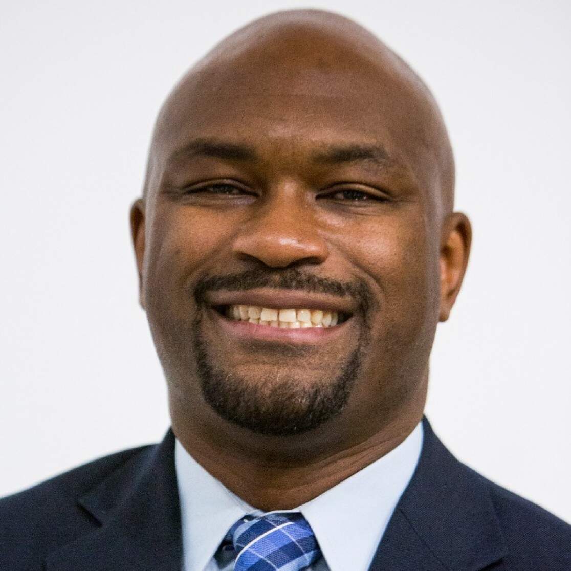 Headshot of Leon Smith