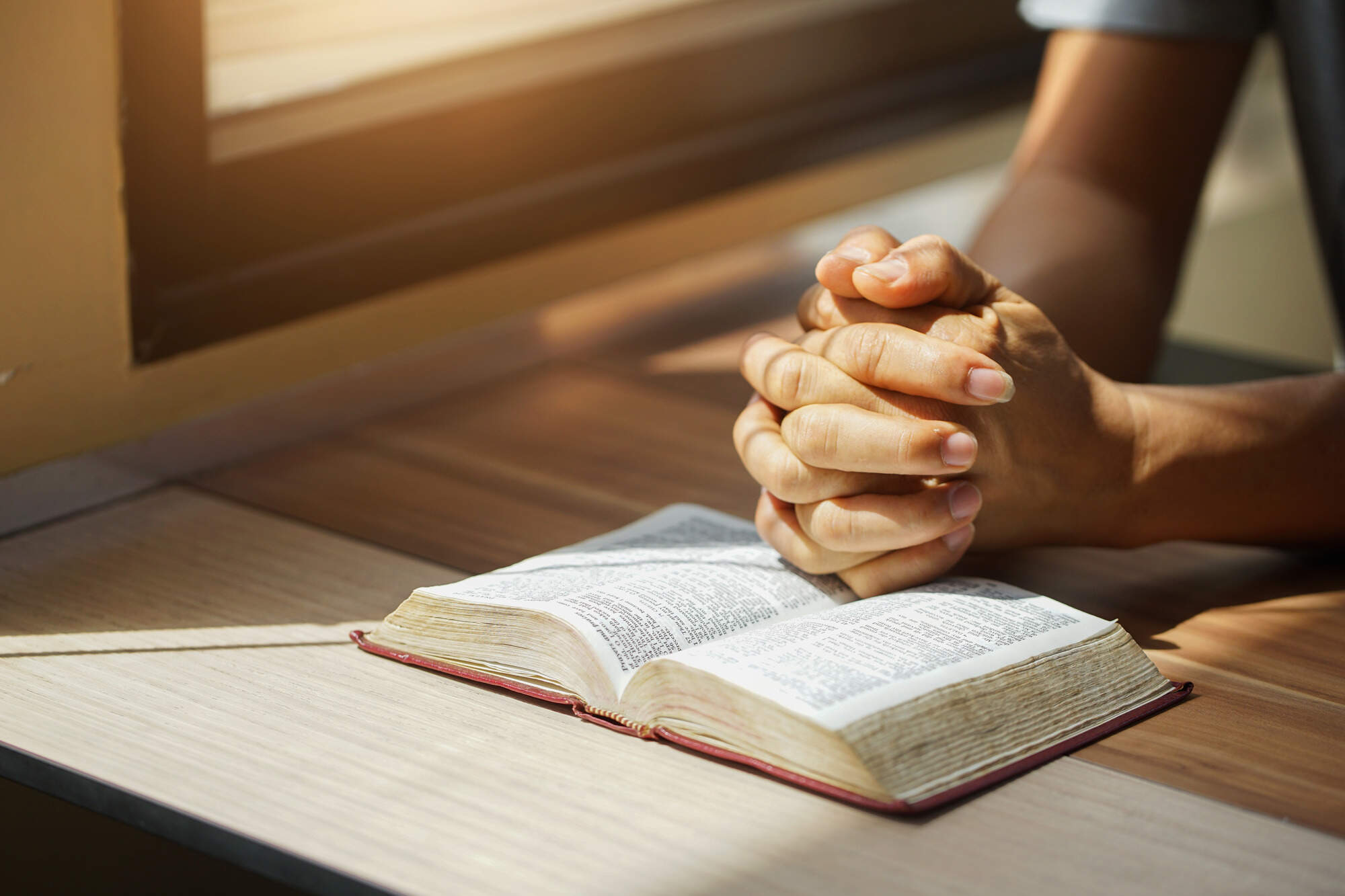 A man reads religious text. (Krisanapong Detraphiphat/ Getty Images)