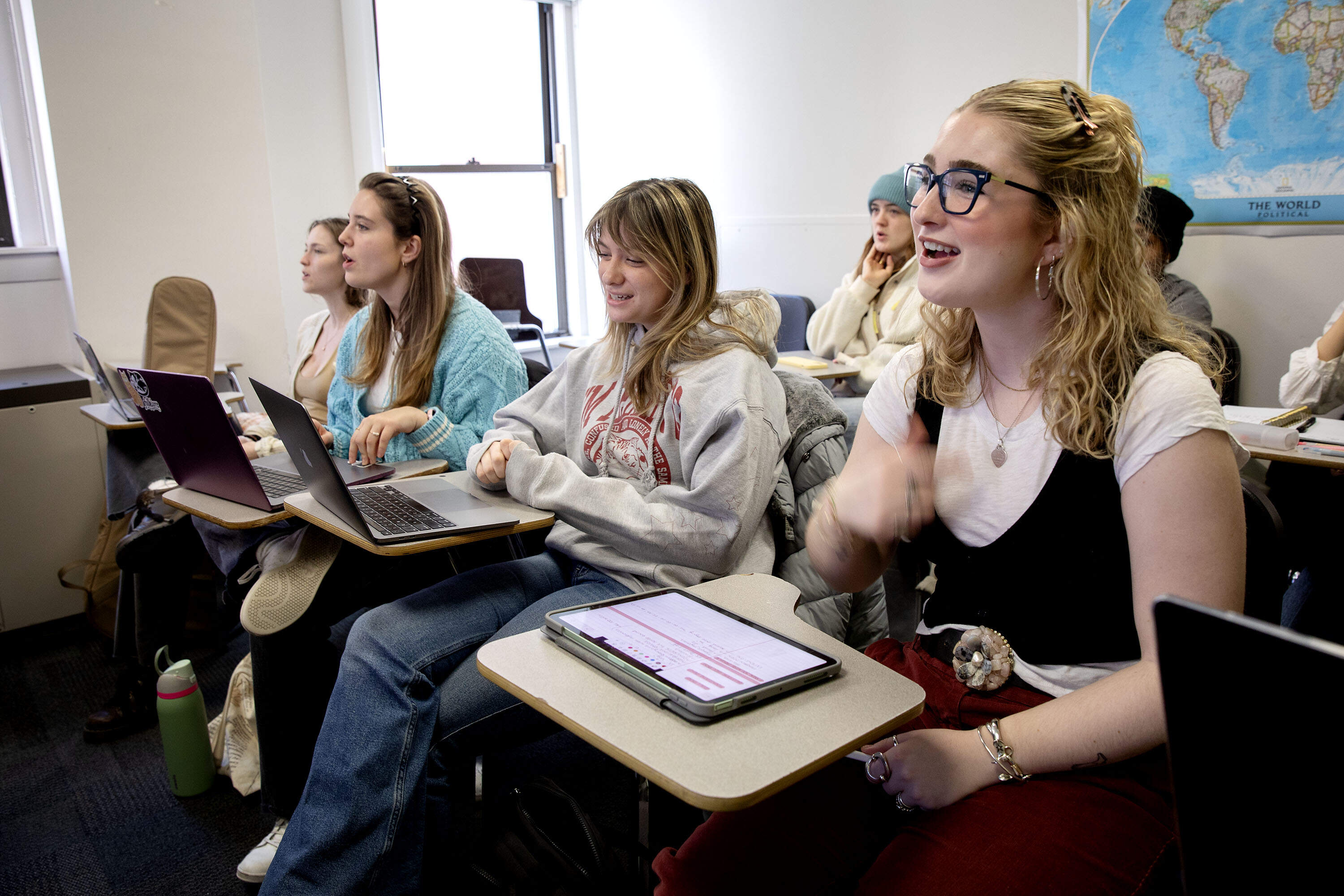 Charlie Weld sings along to a song by Taylor Swift in Scarlet Keys' Swift class at Berklee College of Music. (Robin Lubbock/WBUR)