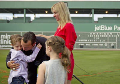 Red Sox to honor Tim Wakefield, 2004 champions at home opener