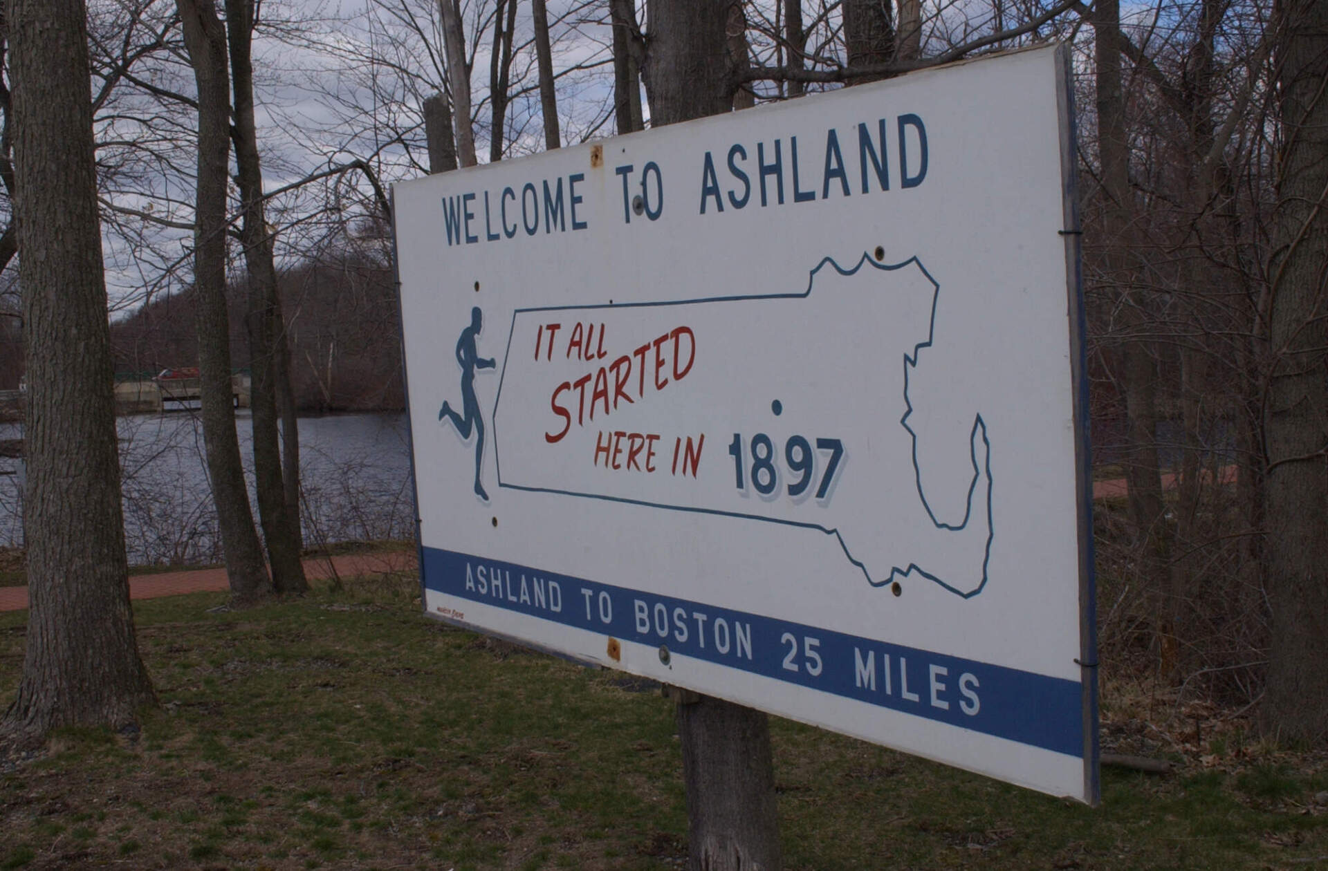 A sign in Ashland marking that the town was the original starting point of the Boston Marathon. (Ted Fitzgerald/MediaNews Group/Boston Herald via Getty Images)