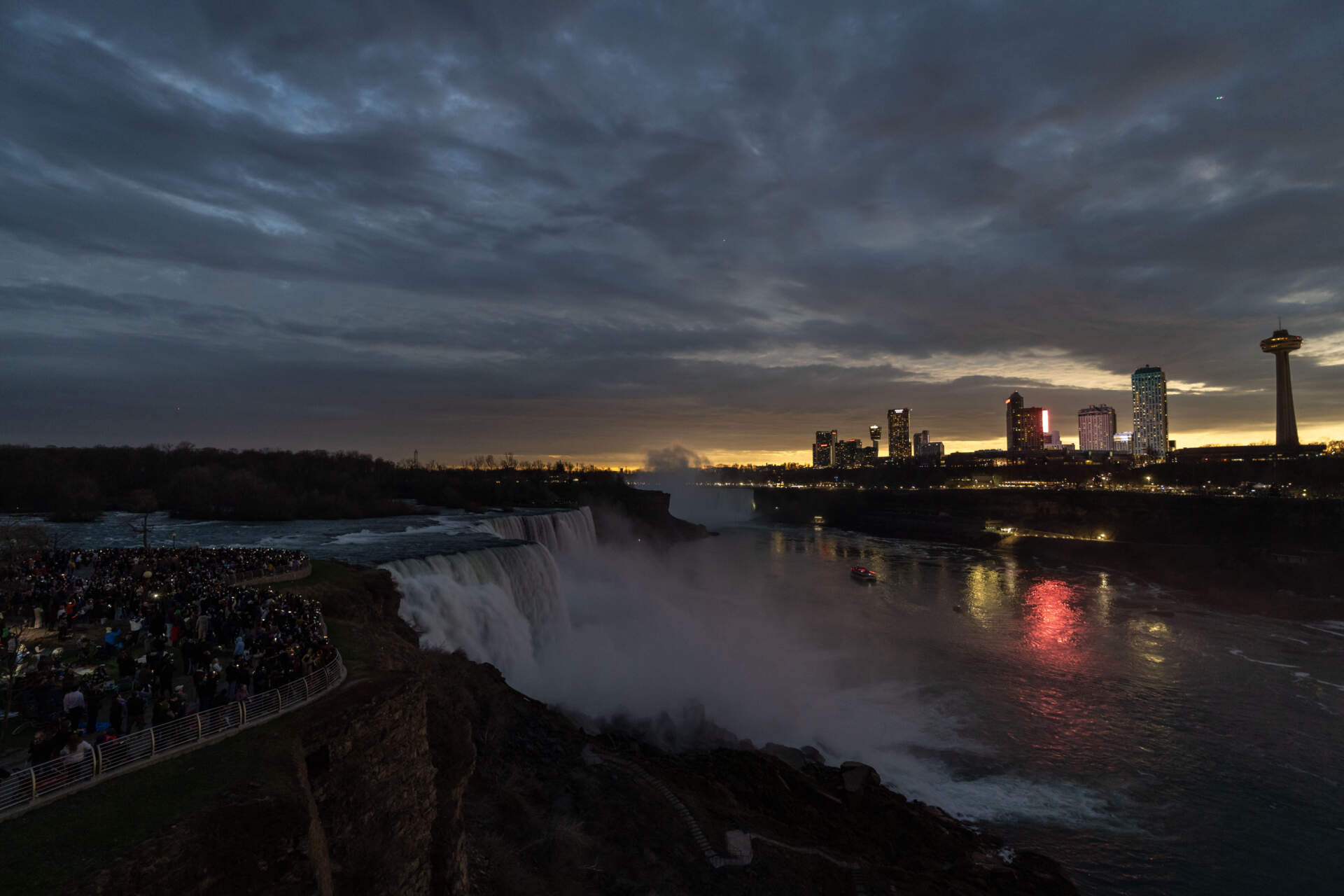 People gather to watch totality during the Solar Eclipse in Niagara Falls, New York. (Adam Gray/Getty Images)