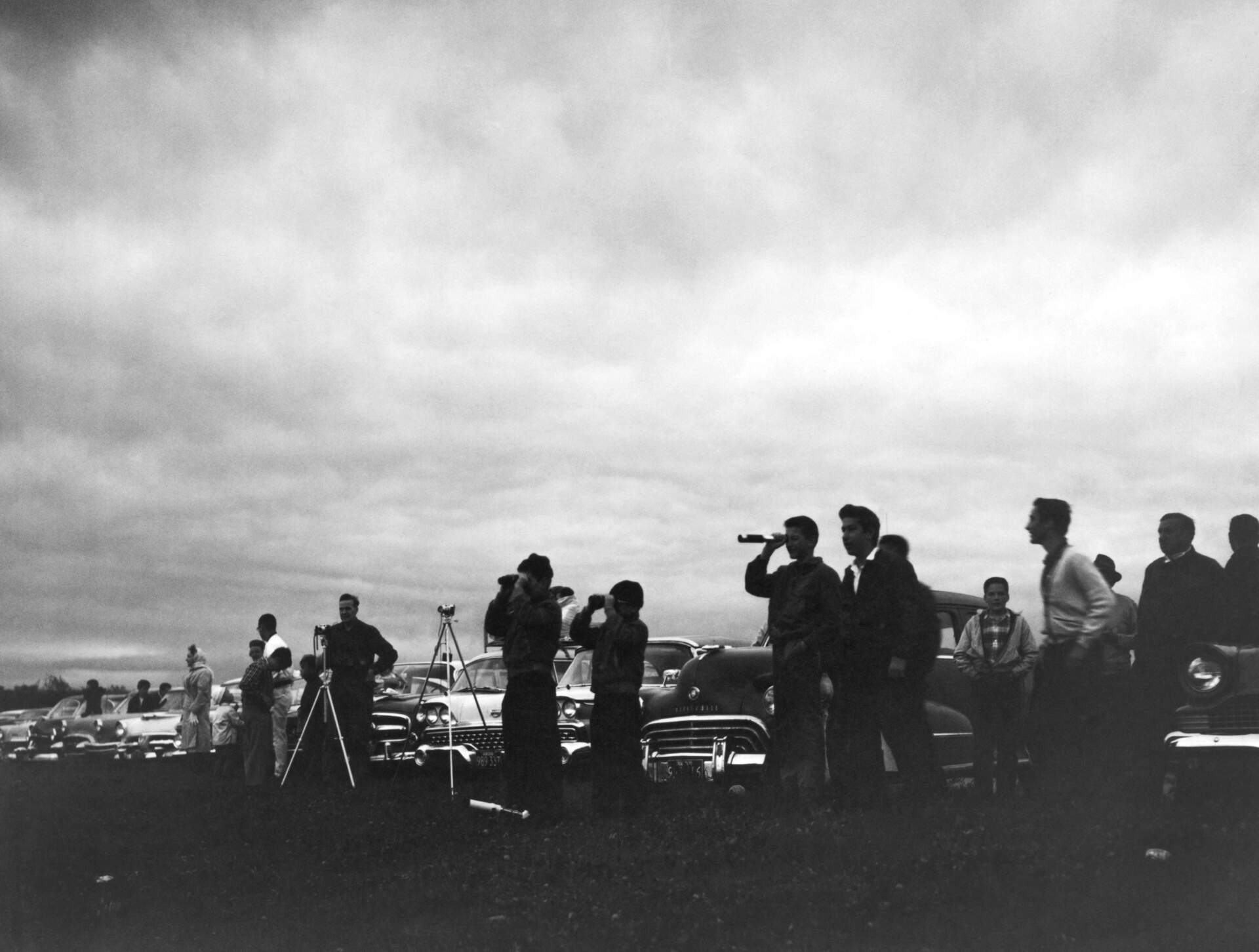People watching a total eclipse of the sun that reached totality at sunrise in the Boston area, Worcester, Massachusetts, Oct. 2, 1959. (Underwood Archives/Getty Images)