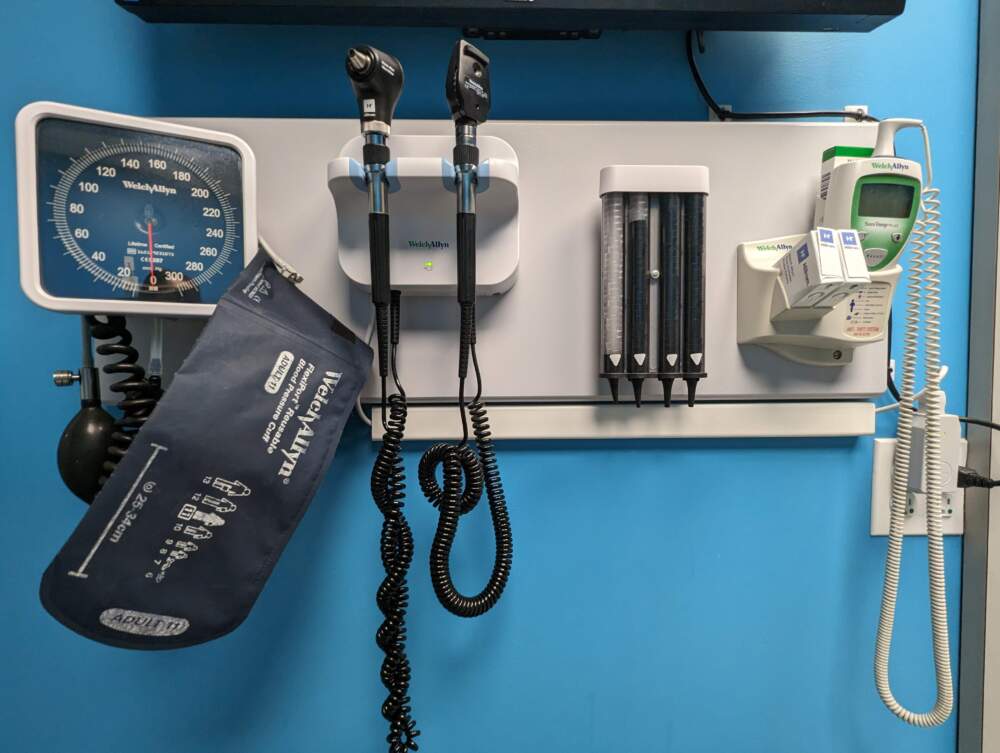 Medical equipment in a patient exam room at Pediatric Associates of Greater Salem and Beverly (Priyanka Dayal McCluskey/WBUR)