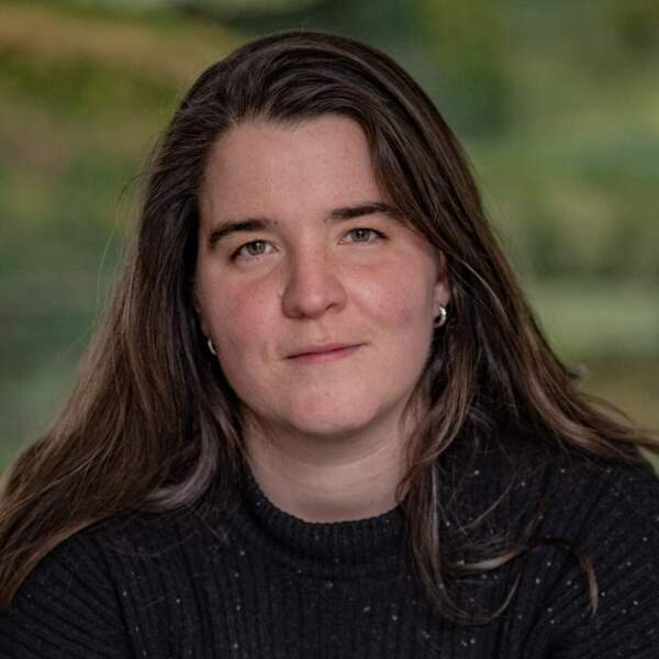 Headshot of Elizabeth Flood