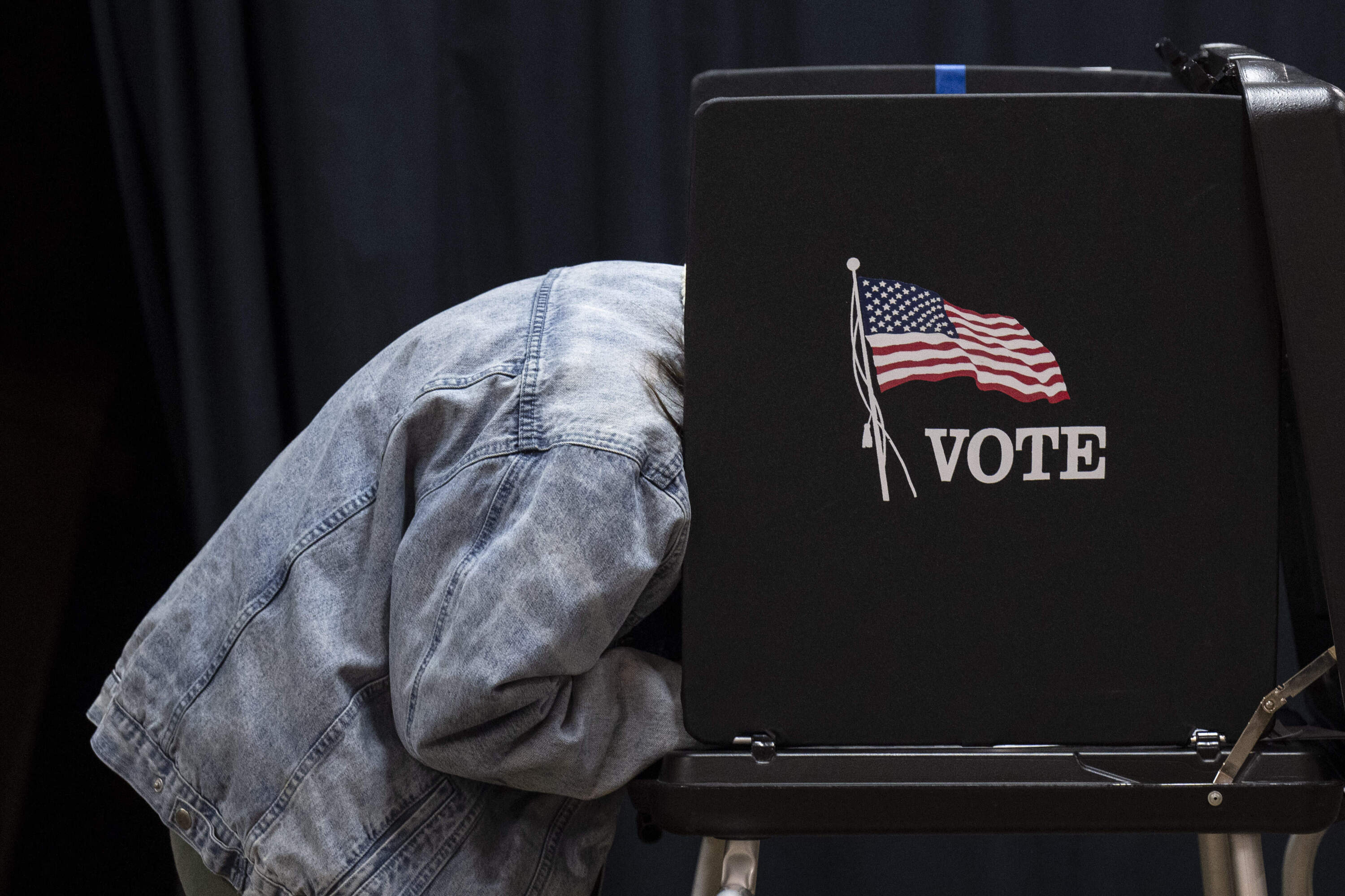 People vote at a polling location at Indianola Church of Christ on Election Day on Nov. 8, 2022 in Columbus, Ohio. (Drew Angerer/Getty Images)