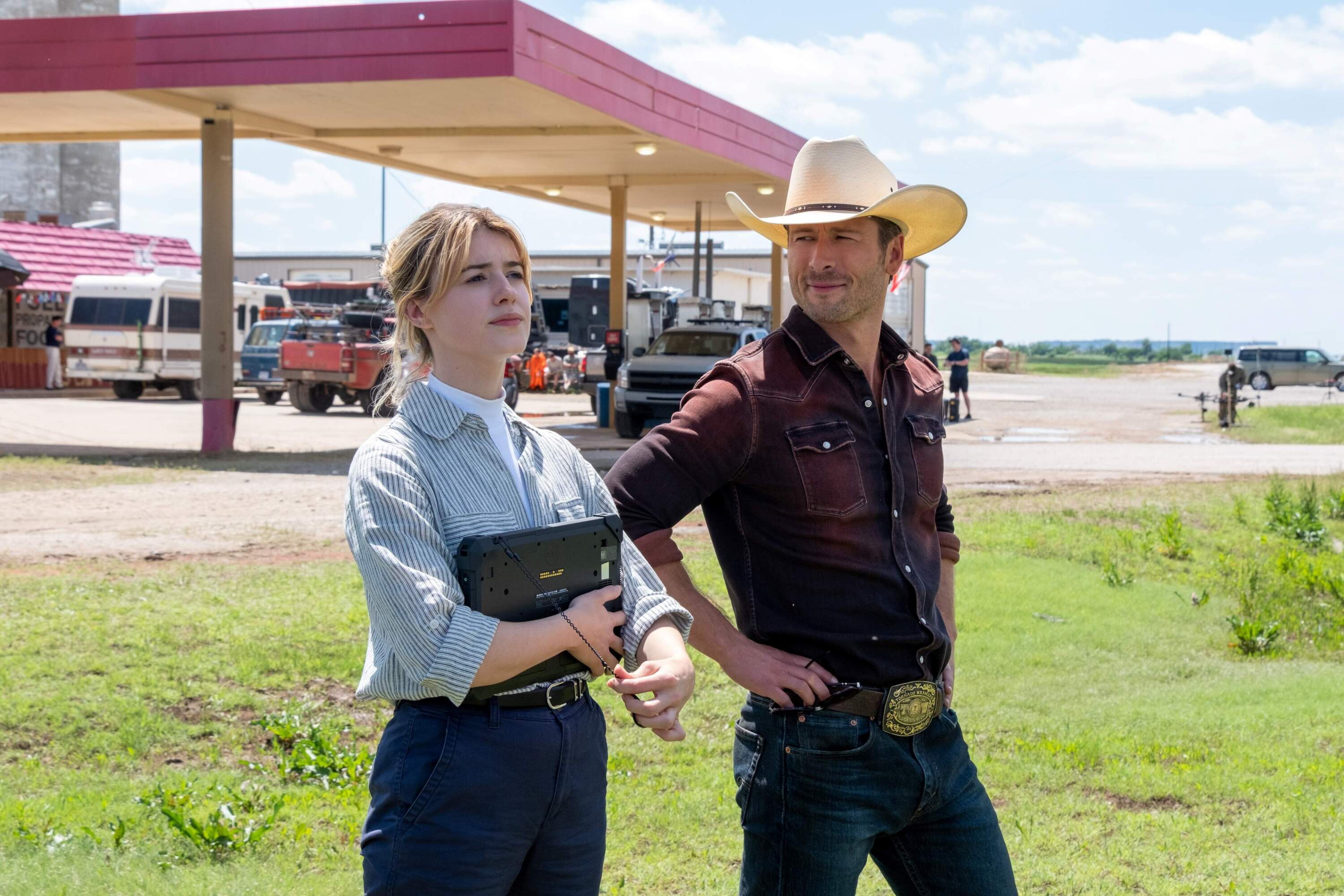 From left, Daisy Edgar-Jones and Glen Powell in "Twisters." (Courtesy Melinda Sue Gordon/Universal Pictures, Warner Bros. Pictures and Amblin Entertainment)