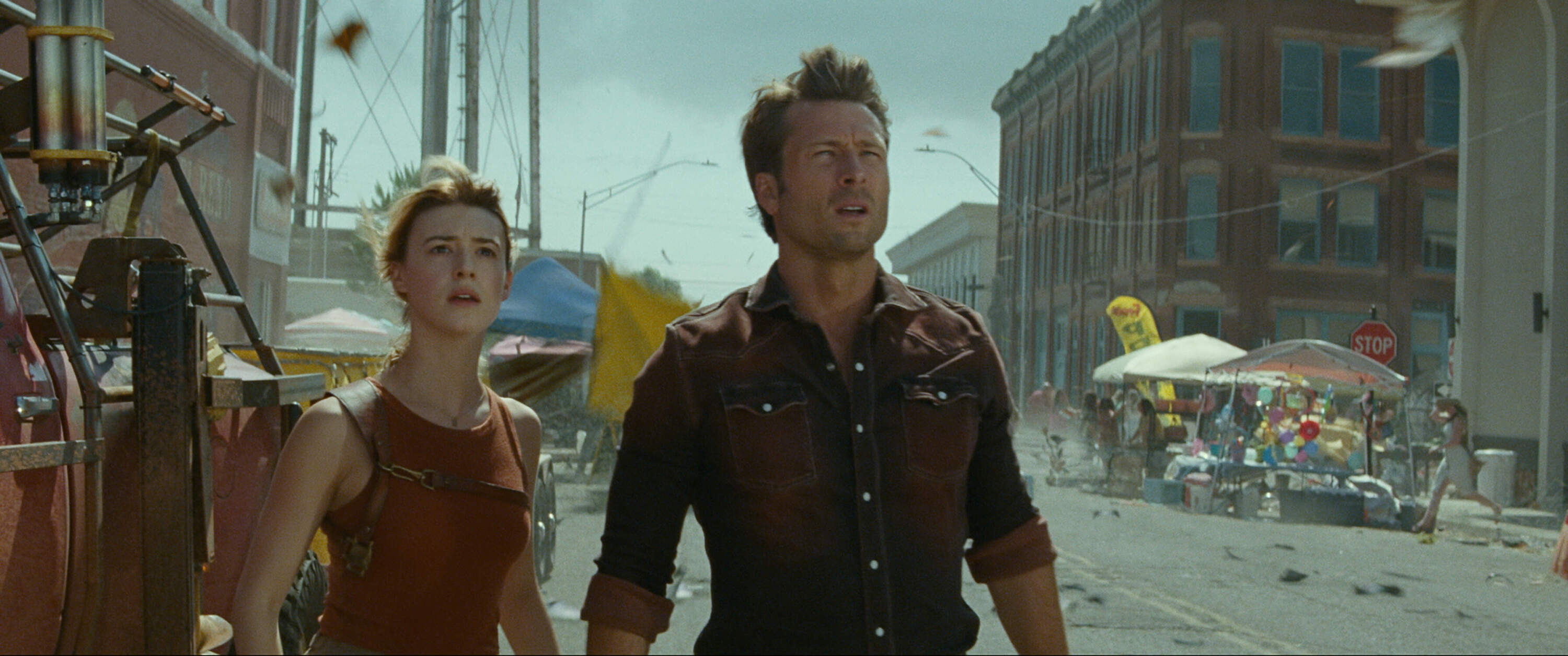 From left: Daisy Edgar-Jones and Glen Powell in "Twisters." (Courtesy Universal Pictures, Warner Bros. Pictures and Amblin Entertainment)