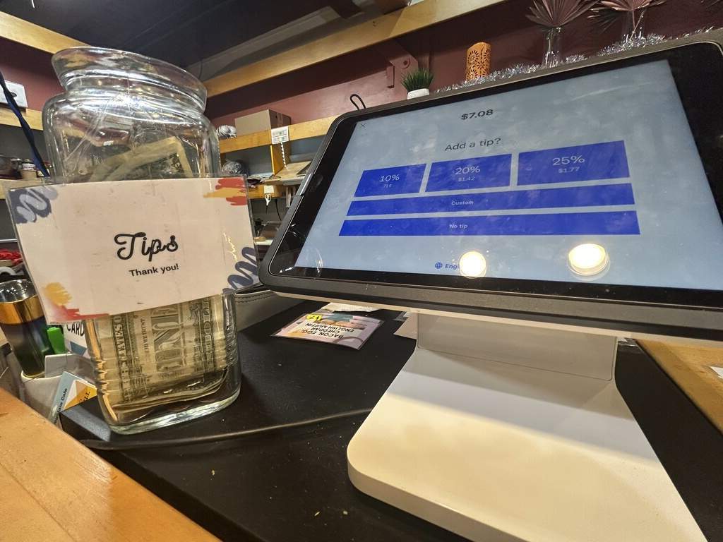 Tipped minimum wage question heads to November ballot after opponents withdraw challenge