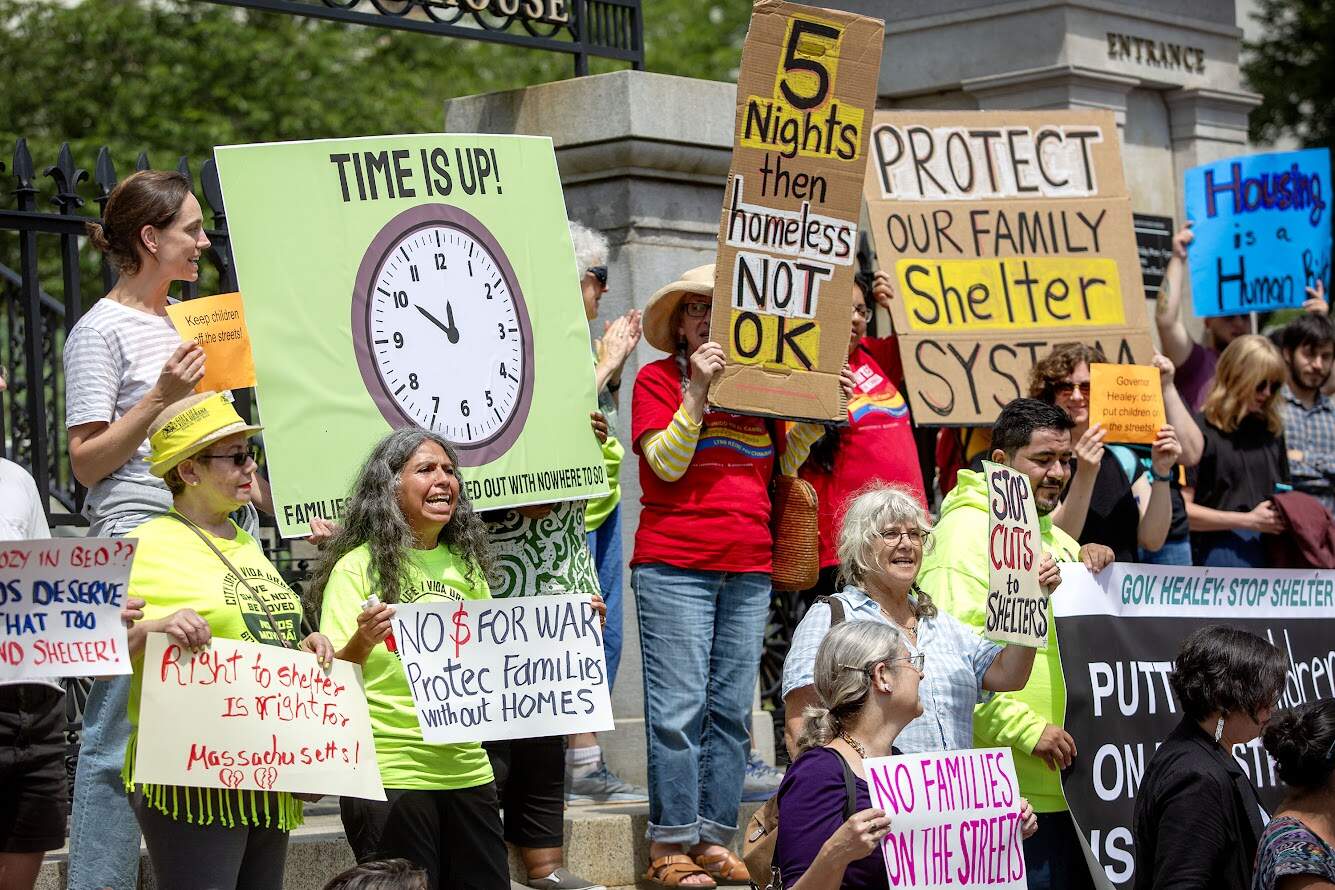 Activists mobilize to find migrants shelter as state restrictions begin