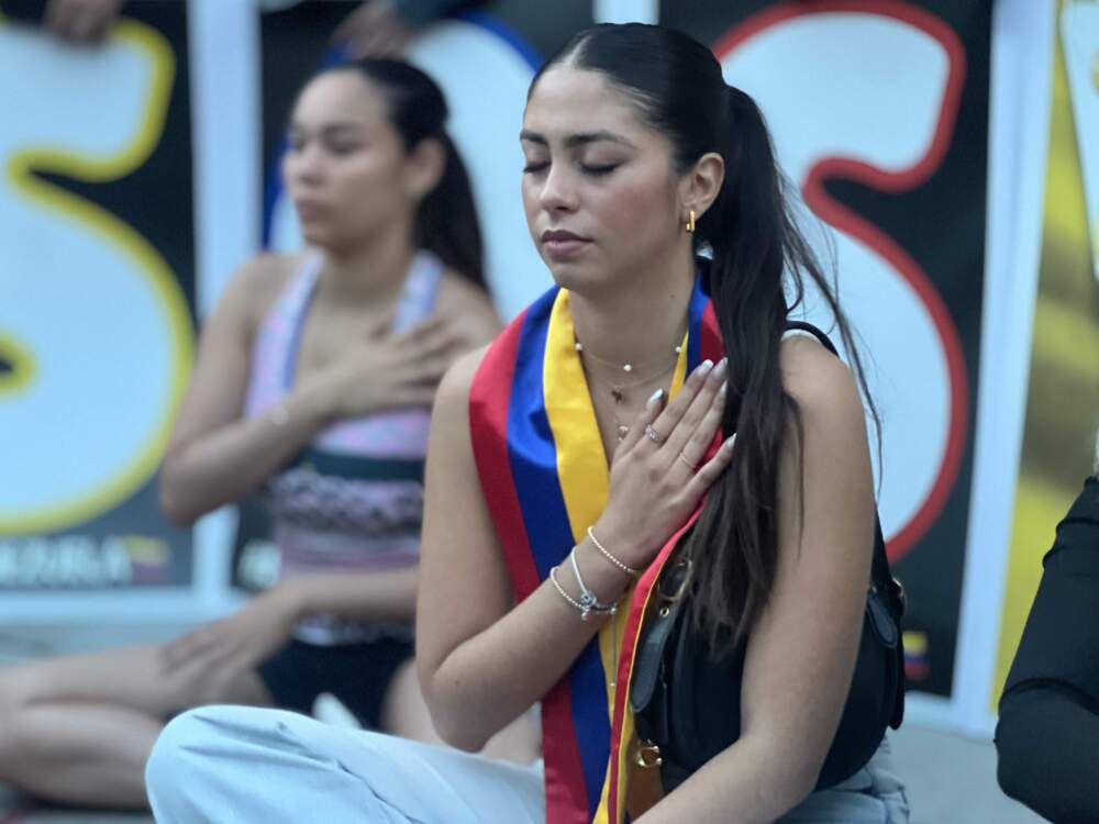 Génesis González participates in a recent gathering in the wake of Venezuela's elections. (Rosanna Marinelli/El Planeta)