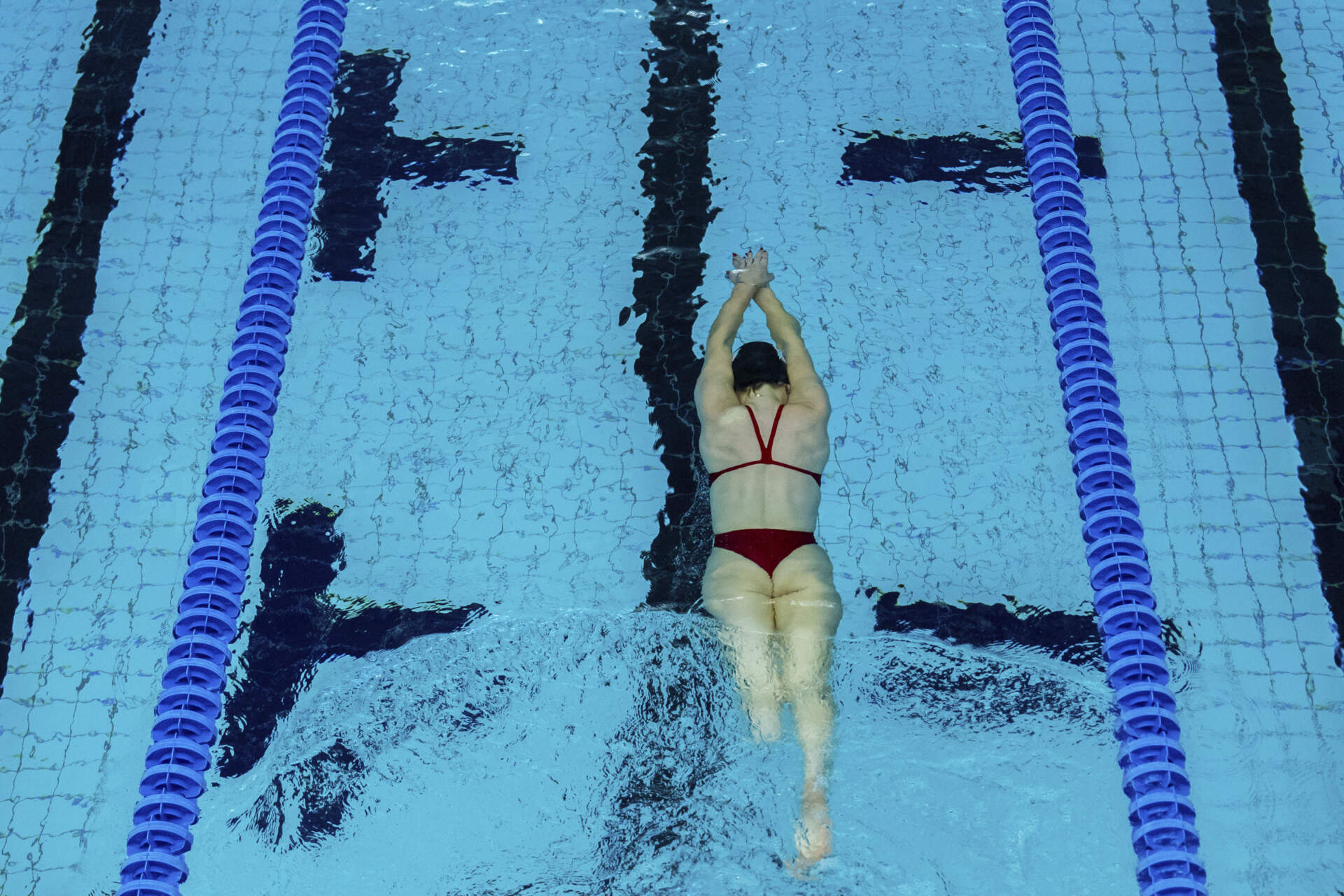Paralympic swimmer Ali Truwit practices at Chelsea Piers Athletic Club. (Julia Nikhinson/AP)