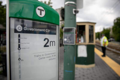 No power? No problem: T rolls out Kindle-like trip displays at stops with no electricity