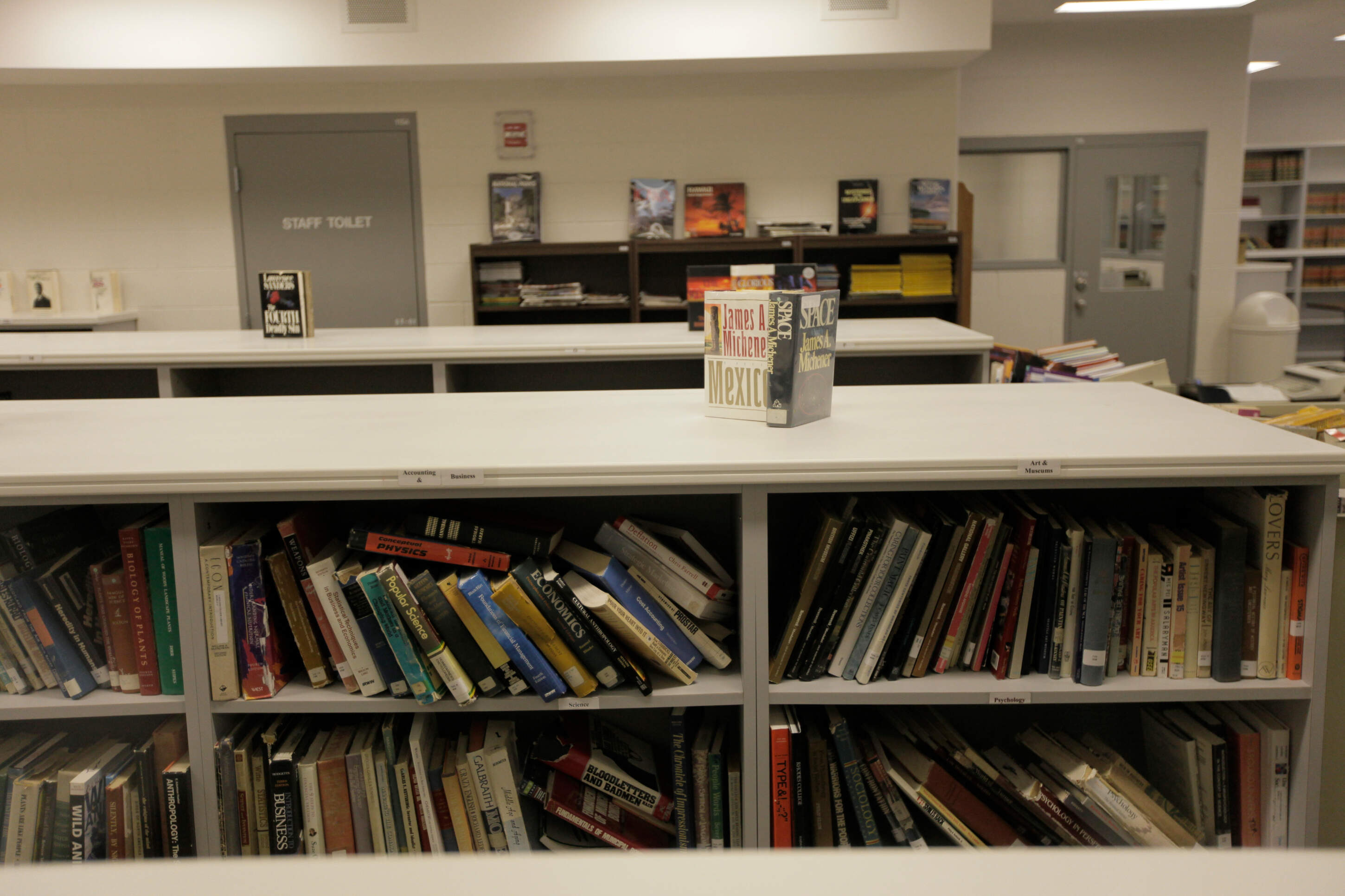 The library in the programs building is pictured during a media tour of the Thomson Correctional Center Tuesday, Dec. 22, 2009 in Thomson, Ill. (M. Spencer Green/AP)