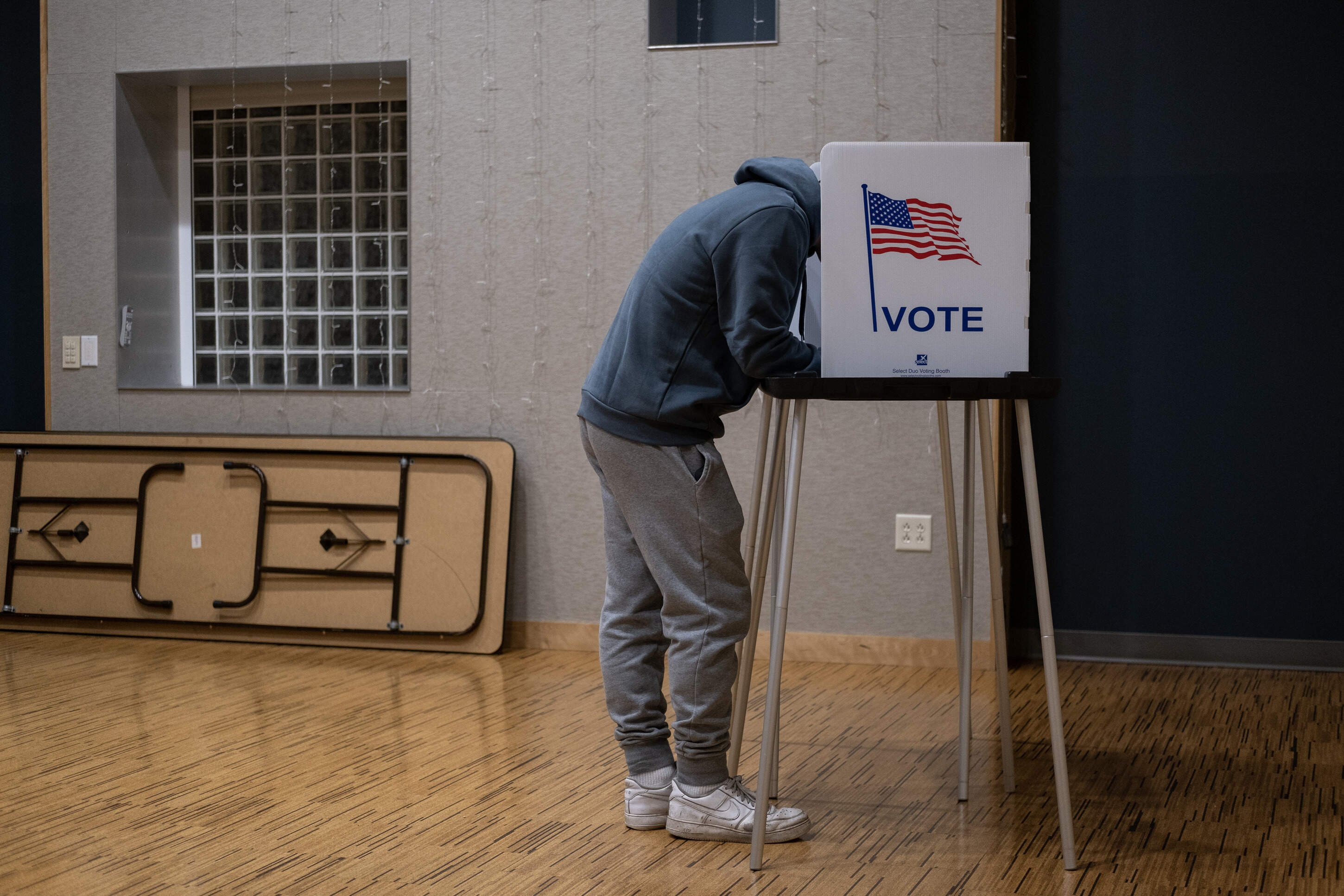 A voter casts their ballot at the Hillel Foundation on Nov. 8, 2022 in Madison, Wisconsin. (Jim Vondruska/Getty Images)