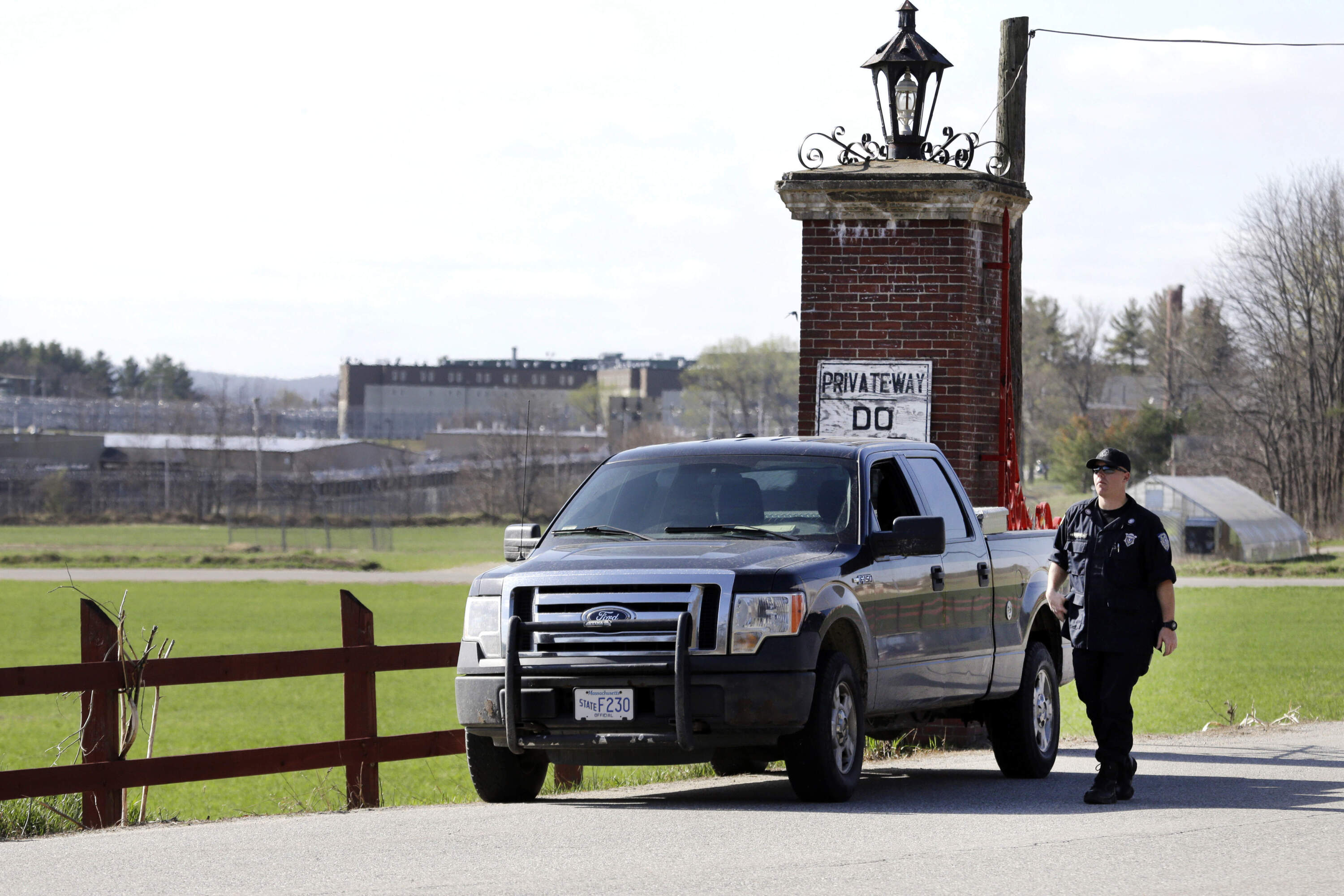 A police officer guards an entrance to the Souza Baranowski Correctional Center, Wednesday, April 19, 2017, in Shirley, Mass. (Elise Amendola/AP)