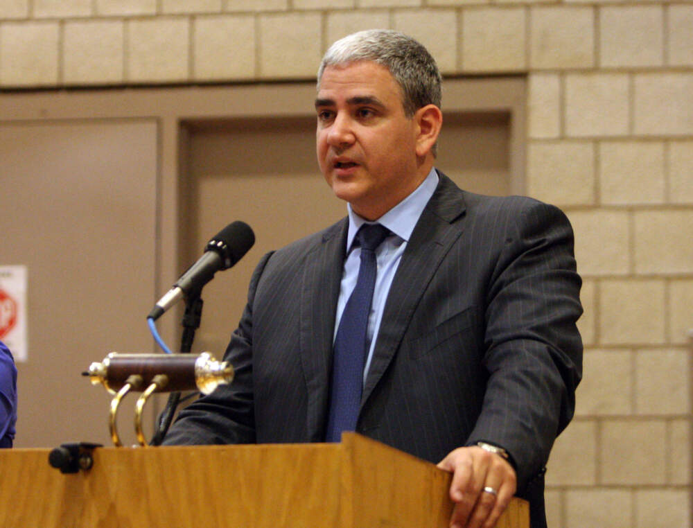 Dr. Ralph de la Torre speaks at a hearing in 2010. (Matthew West/MediaNews Group/Boston Herald via Getty Images)