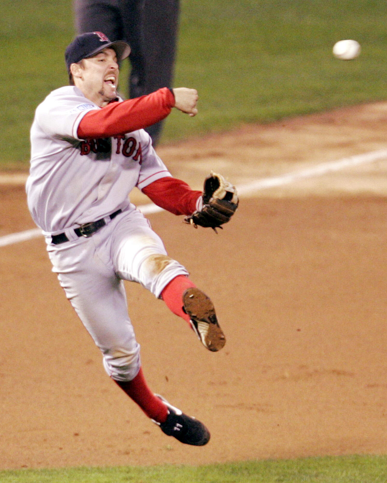 Boston Red Sox third baseman Bill Mueller throws out St. Louis Cardinals' Scott Rolen at first in the fourth inning of Game 3 of the World Series Tuesday, Oct. 26, 2004, in St. Louis. (Mark Humphrey/AP)